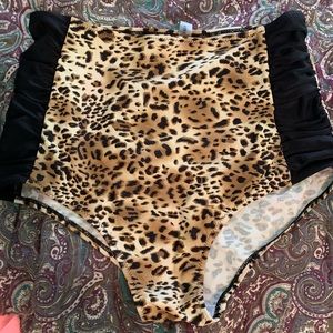 High waisted leopard bottoms never worn